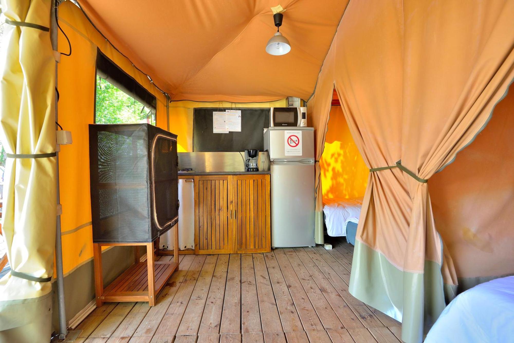Camping Etang De La Vallee Combreux Oda fotoğraf
